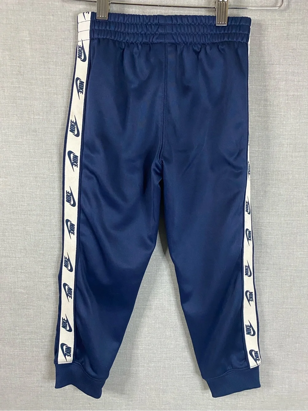 Nike Kids 2 Piece Tricot Track Suit Set Jacket/Pants White/Dark Blue Size 5-6 Yr